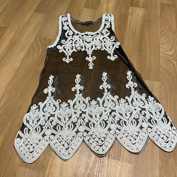 Pretty Angel Silk Blend Sheer Embroidered Tunic | M - Picture 4 of 7